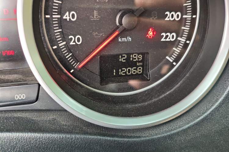 Used Peugeot 508 2013 2.0L 2nd Anniversary Edition Automatic Smart Enjoyment Version Odometer Close Up
