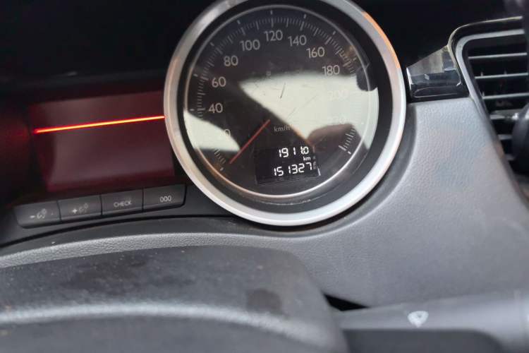 Used Peugeot 508 2013 2.0L 2nd Anniversary Edition with Automatic Sunroof – Classic Version Odometer Close Up