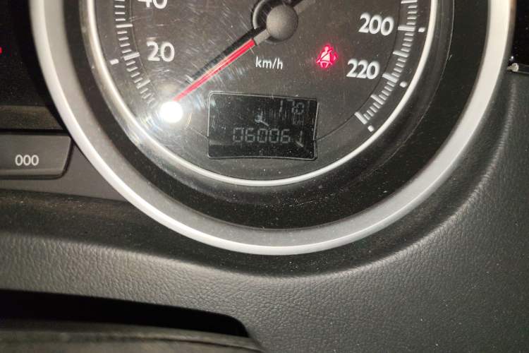 Used Peugeot 508 2013 2.0L 2nd Anniversary Edition Automatic Smart Enjoyment Version Odometer Close Up