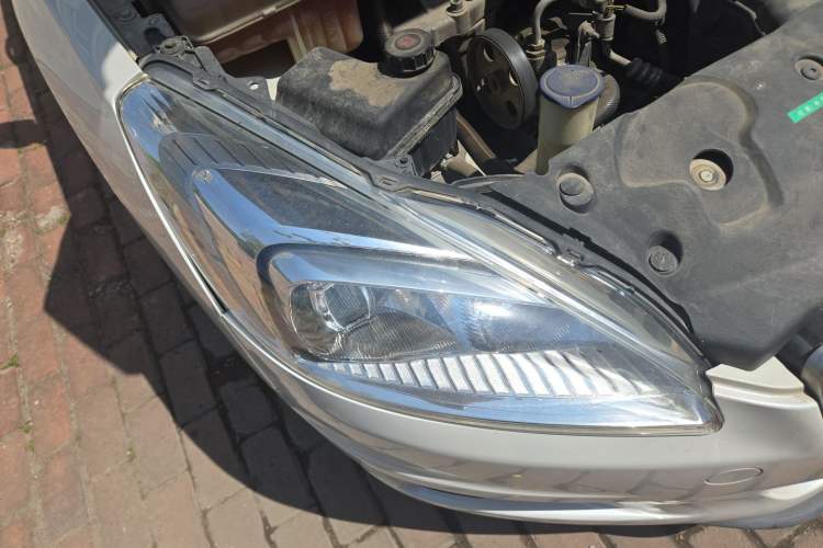 Used Peugeot 508 2013 2.0L 2nd Anniversary Edition with Automatic Sunroof – Classic Version Right Front Headlight