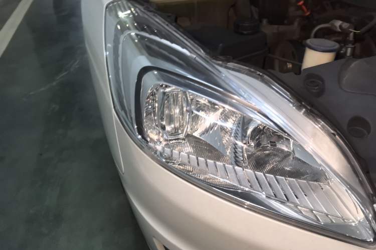 Used Peugeot 508 2013 2.0L 2nd Anniversary Edition with Automatic Sunroof – Classic Version Right Front Headlight