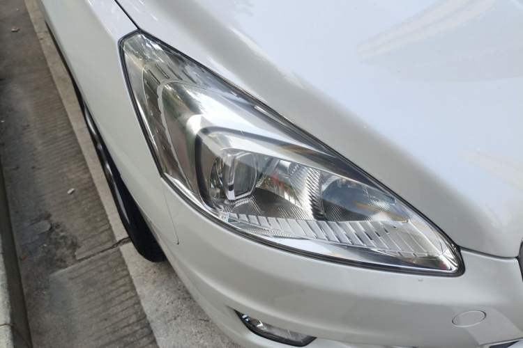 Used Peugeot 508 2013 2.0L 2nd Anniversary Edition with Automatic Sunroof – Classic Version Right Front Headlight