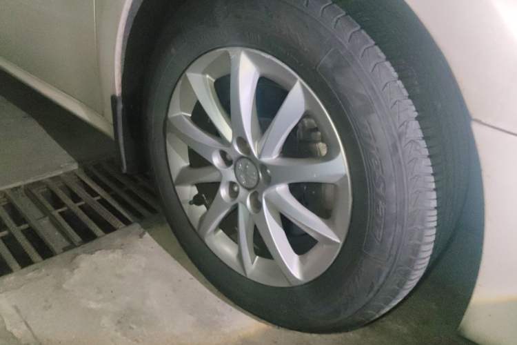 Used Peugeot 508 2013 2.0L 2nd Anniversary Edition with Automatic Sunroof – Classic Version Right Front Wheel Hub