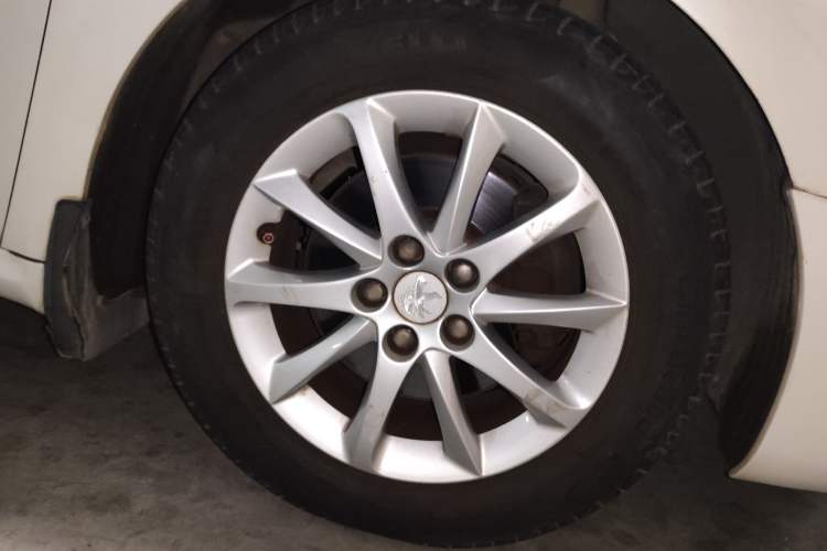 Used Peugeot 508 2013 2.0L 2nd Anniversary Edition with Automatic Sunroof – Classic Version Right Front Wheel Hub