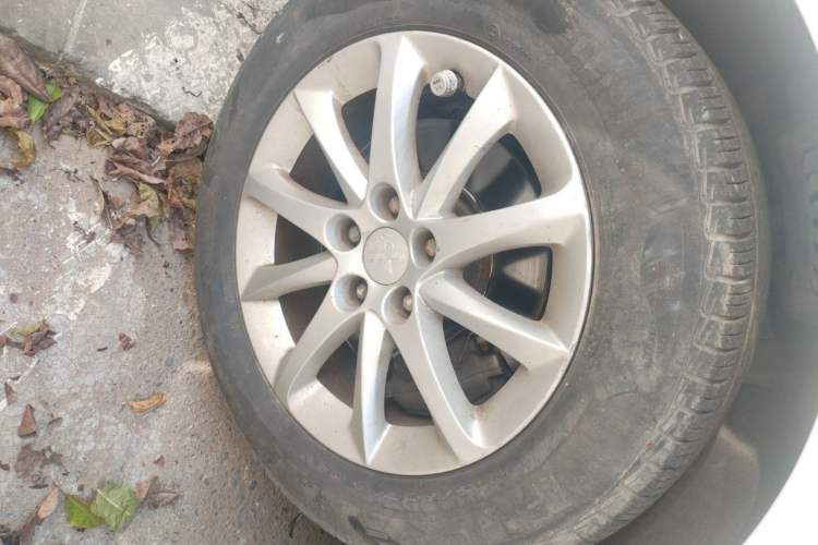 Used Peugeot 508 2013 2.0L 2nd Anniversary Edition with Automatic Sunroof – Classic Version Right Front Wheel Hub