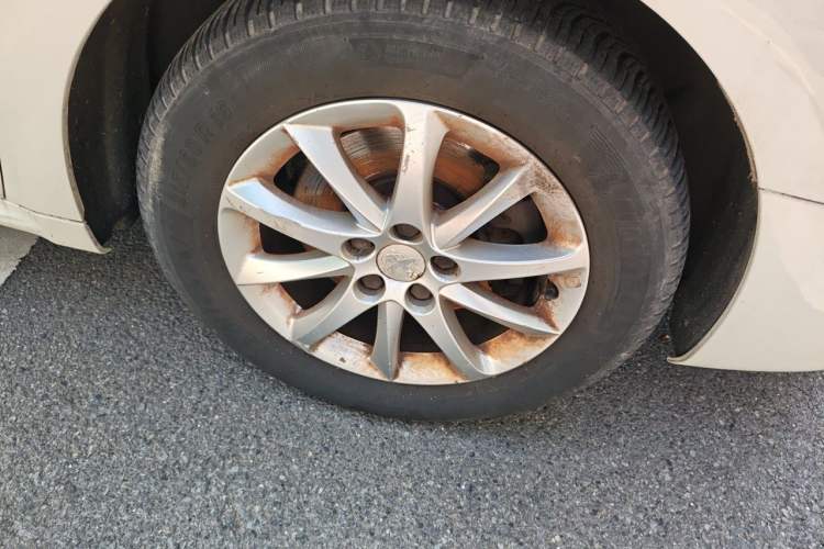 Used Peugeot 508 2013 2.0L 2nd Anniversary Edition with Automatic Sunroof – Classic Version Right Front Wheel Hub