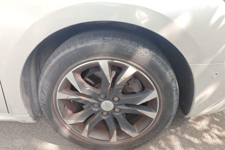 Used Peugeot 508 2013 2.3L Roland Garros Edition Right Front Wheel Hub
