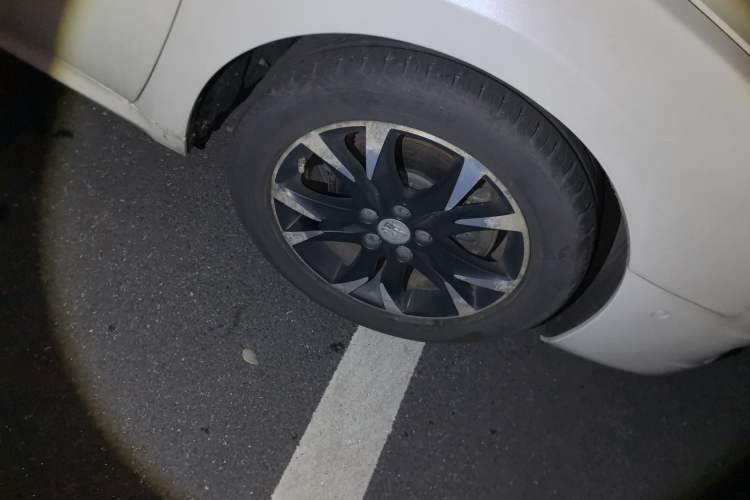 Used Peugeot 508 2013 2.3L Roland Garros Edition Right Front Wheel Hub