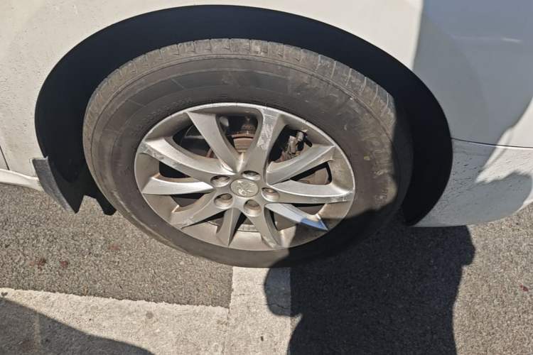 Used Peugeot 508 2013 2.0L 2nd Anniversary Edition with Automatic Sunroof – Classic Version Right Front Wheel Hub