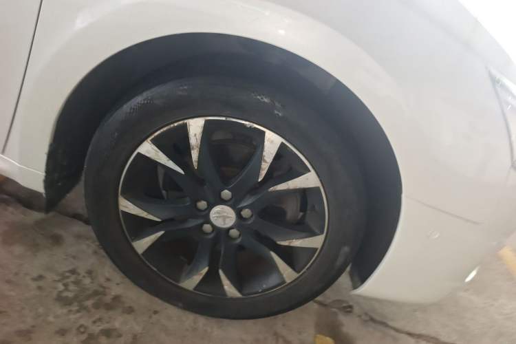 Used Peugeot 508 2013 2.3L Roland Garros Edition Right Front Wheel Hub
