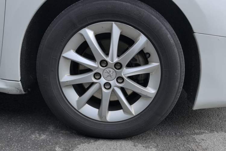 Used Peugeot 508 2013 2.0L 2nd Anniversary Edition with Automatic Sunroof – Classic Version Right Front Wheel Hub