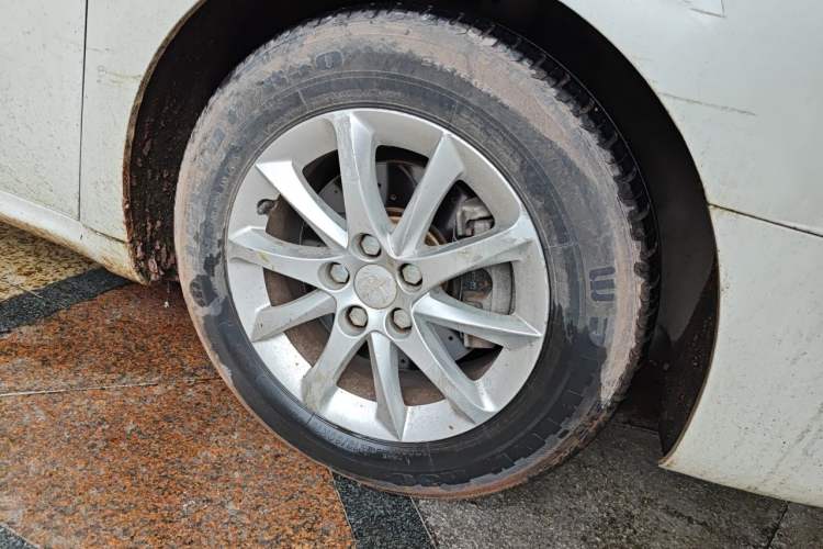 Used Peugeot 508 2013 2.0L 2nd Anniversary Edition with Automatic Sunroof – Classic Version Right Front Wheel Hub