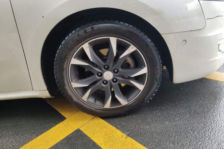 Used Peugeot 508 2013 2.3L Roland Garros Edition Right Front Wheel Hub