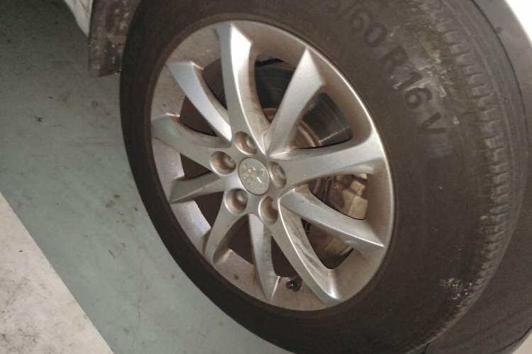 Used Peugeot 508 2013 2.0L 2nd Anniversary Edition with Automatic Sunroof – Classic Version Right Front Wheel Hub