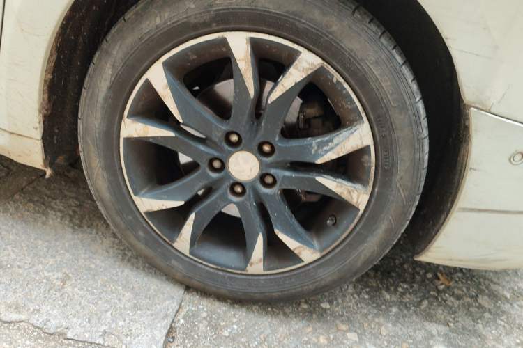 Used Peugeot 508 2013 2.3L Roland Garros Edition Right Front Wheel Hub