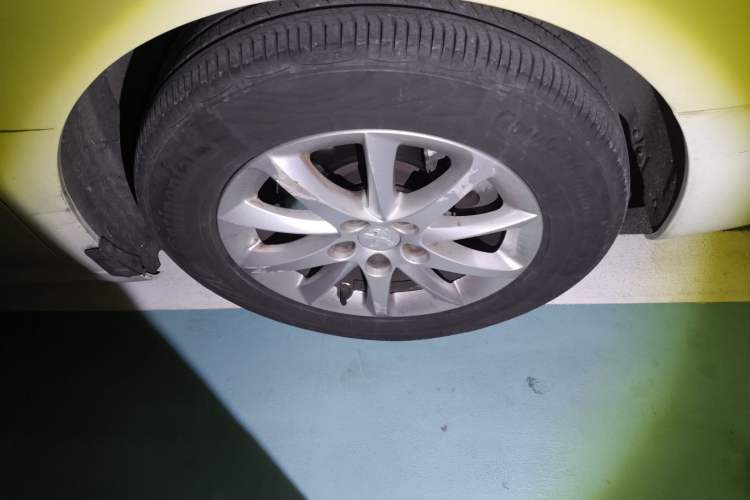 Used Peugeot 508 2013 2.0L 2nd Anniversary Edition with Automatic Sunroof – Classic Version Right Front Wheel Hub