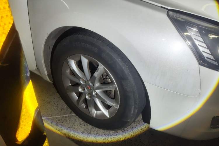 Used Peugeot 508 2013 2.0L 2nd Anniversary Edition with Automatic Sunroof – Classic Version Right Front Wheel Hub