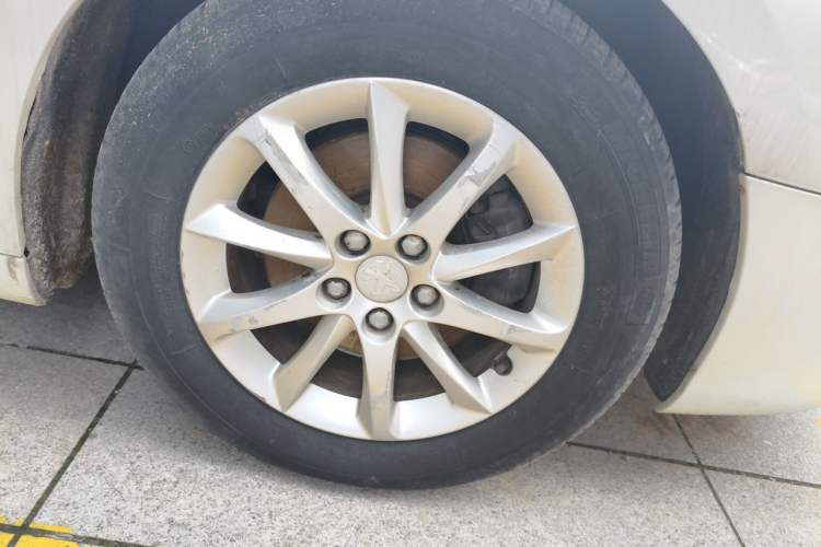 Used Peugeot 508 2013 2.0L 2nd Anniversary Edition with Automatic Sunroof – Classic Version Right Front Wheel Hub