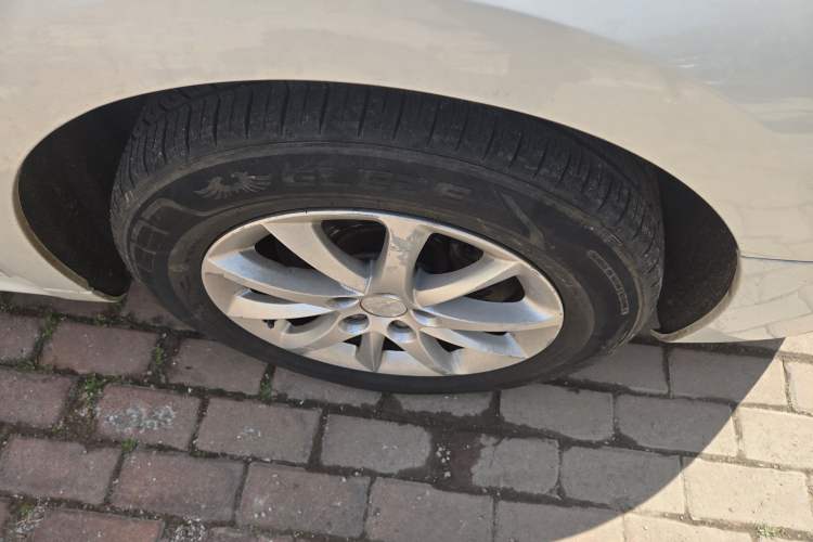 Used Peugeot 508 2013 2.0L 2nd Anniversary Edition with Automatic Sunroof – Classic Version Right Front Wheel Hub