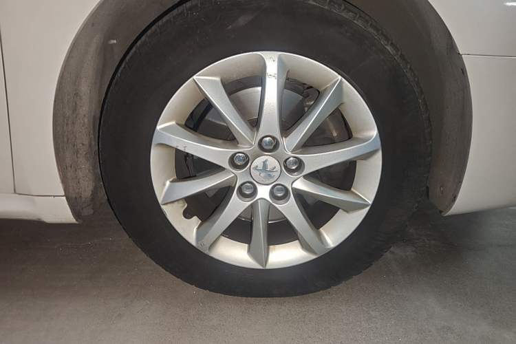 Used Peugeot 508 2013 2.0L 2nd Anniversary Edition with Automatic Sunroof – Classic Version Right Front Wheel Hub