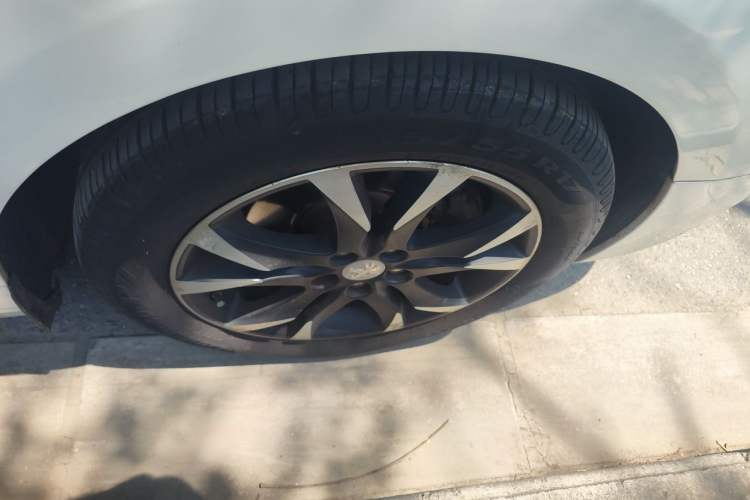 Used Peugeot 508 2013 2.0L 2nd Anniversary Edition Automatic Smart Enjoyment Version Right Front Wheel Hub