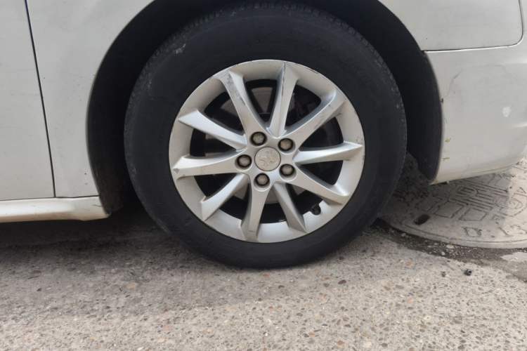 Used Peugeot 508 2013 2.0L 2nd Anniversary Edition with Automatic Sunroof – Classic Version Right Front Wheel Hub