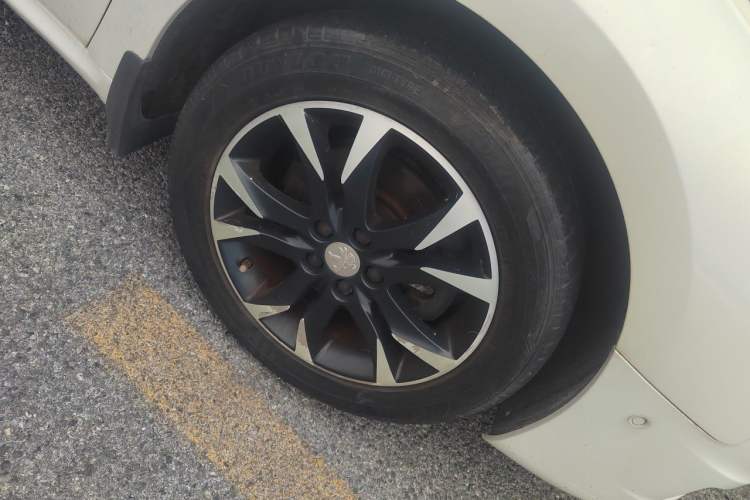 Used Peugeot 508 2013 2.3L Roland Garros Edition Right Front Wheel Hub