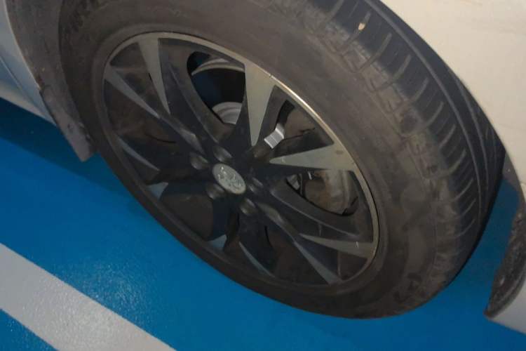 Used Peugeot 508 2013 2.3L 2nd Anniversary Edition Automatic Flagship Model Right Front Wheel Hub