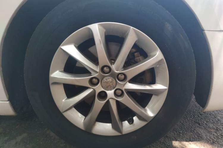 Used Peugeot 508 2013 2.0L 2nd Anniversary Edition with Automatic Sunroof – Classic Version Right Front Wheel Hub