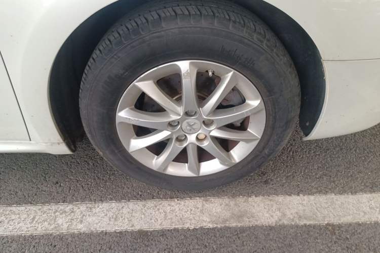 Used Peugeot 508 2013 2.0L 2nd Anniversary Edition with Automatic Sunroof – Classic Version Right Front Wheel Hub