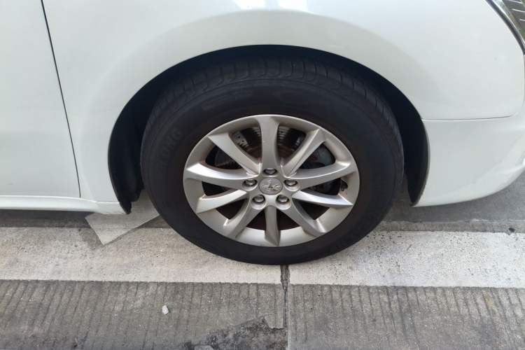 Used Peugeot 508 2013 2.0L 2nd Anniversary Edition with Automatic Sunroof – Classic Version Right Front Wheel Hub