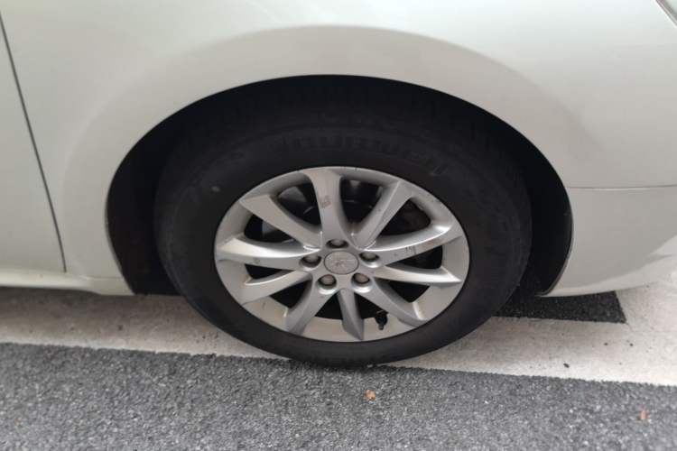 Used Peugeot 508 2013 2.0L 2nd Anniversary Edition with Automatic Sunroof – Classic Version Right Front Wheel Hub