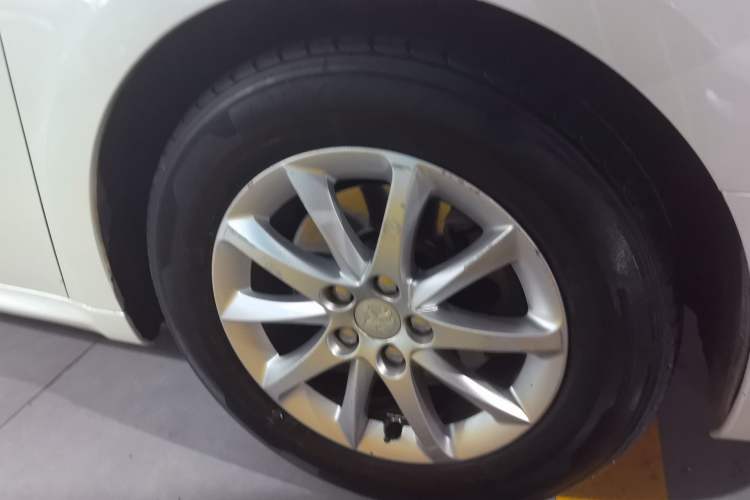 Used Peugeot 508 2013 2.0L 2nd Anniversary Edition with Automatic Sunroof – Classic Version Right Rear Wheel Hub