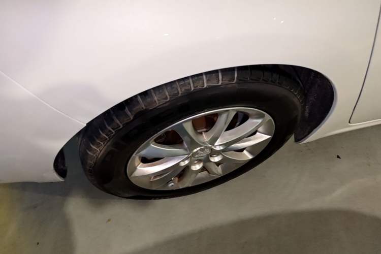 Used Peugeot 508 2013 2.0L 2nd Anniversary Edition with Automatic Sunroof – Classic Version Right Rear Wheel Hub