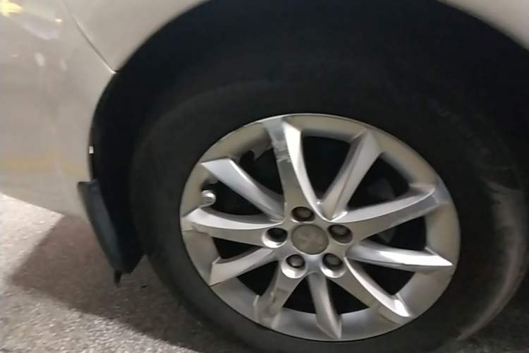 Used Peugeot 508 2013 2.0L 2nd Anniversary Edition with Automatic Sunroof – Classic Version Right Rear Wheel Hub