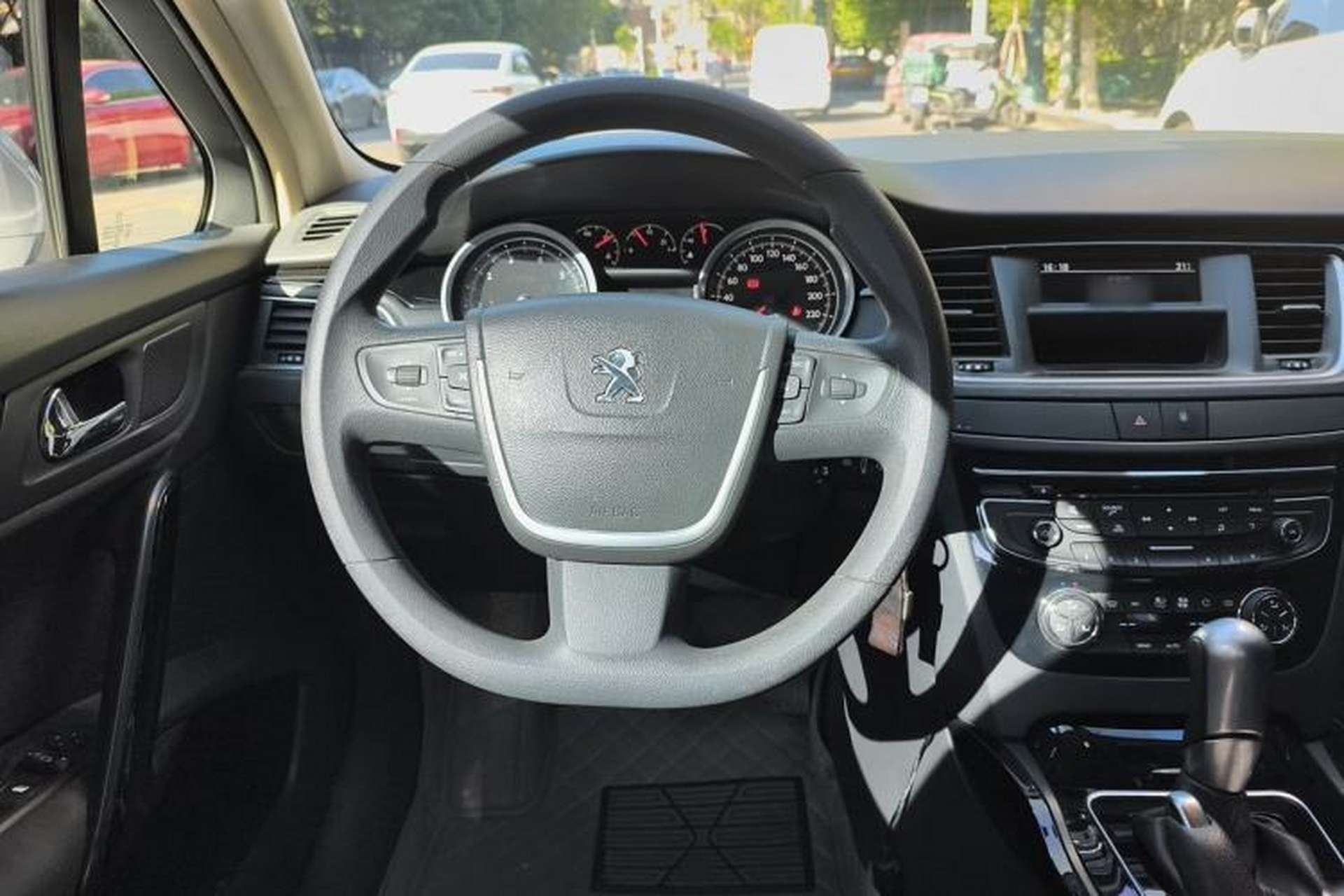Used Peugeot 508 2013 2.0L 2nd Anniversary Edition with Automatic Sunroof – Classic Version Steering Wheel
