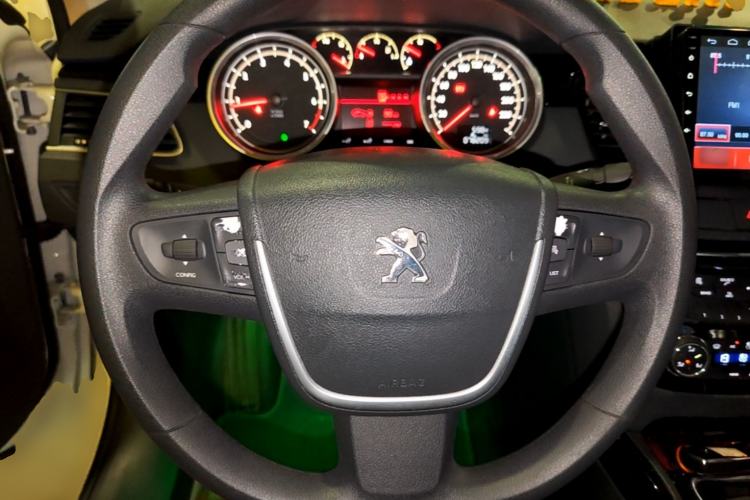 Used Peugeot 508 2013 2.0L 2nd Anniversary Edition with Automatic Sunroof – Classic Version Steering Wheel