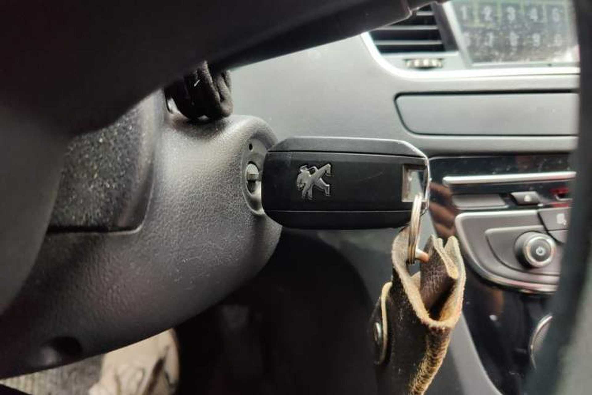 Used Peugeot 508 2013 2.0L 2nd Anniversary Edition with Automatic Sunroof – Classic Version Vehicle Key