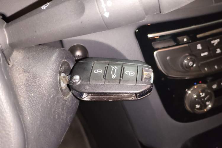 Used Peugeot 508 2013 2.0L 2nd Anniversary Edition with Automatic Sunroof – Classic Version Vehicle Key