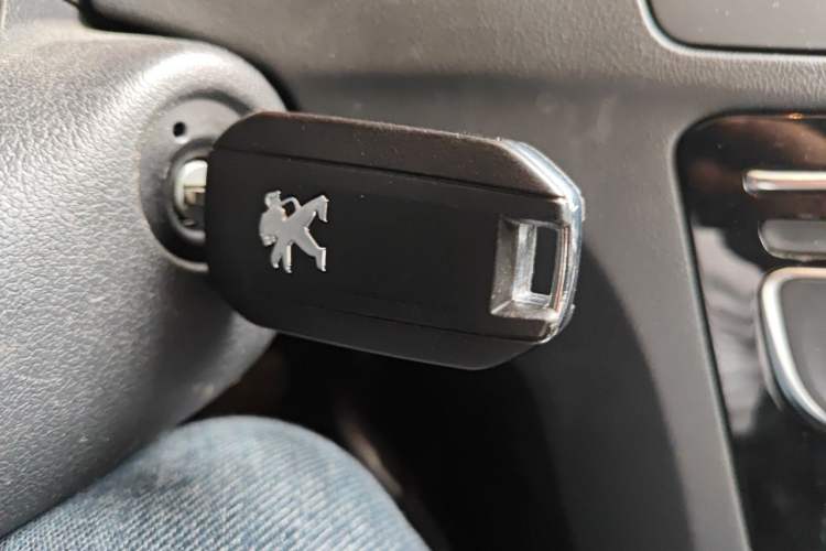 Used Peugeot 508 2013 2.0L 2nd Anniversary Edition with Automatic Sunroof – Classic Version Vehicle Key