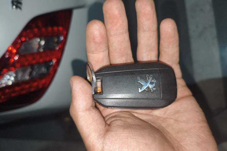 Used Peugeot 508 2013 2.0L 2nd Anniversary Edition with Automatic Sunroof – Classic Version Vehicle Key