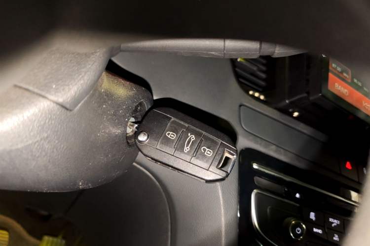 Used Peugeot 508 2013 2.0L 2nd Anniversary Edition with Automatic Sunroof – Classic Version Vehicle Key