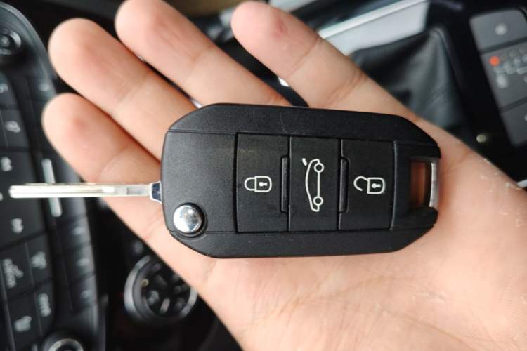 Used Peugeot 508 2013 2.0L 2nd Anniversary Edition with Automatic Sunroof – Classic Version Vehicle Key