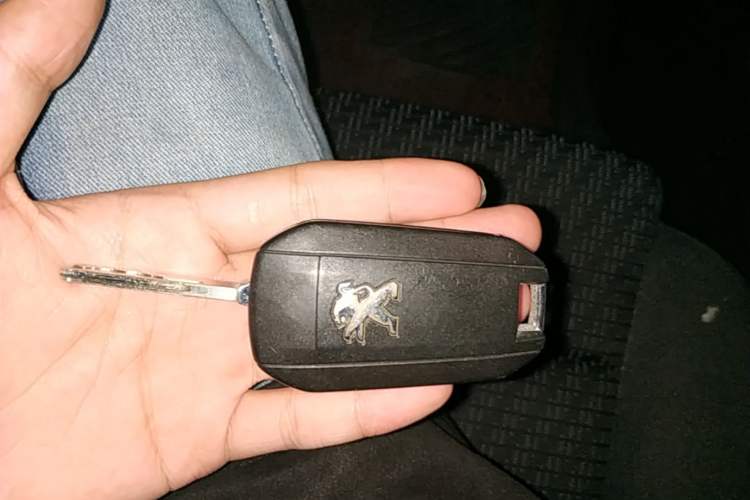 Used Peugeot 508 2013 2.0L 2nd Anniversary Edition with Automatic Sunroof – Classic Version Vehicle Key