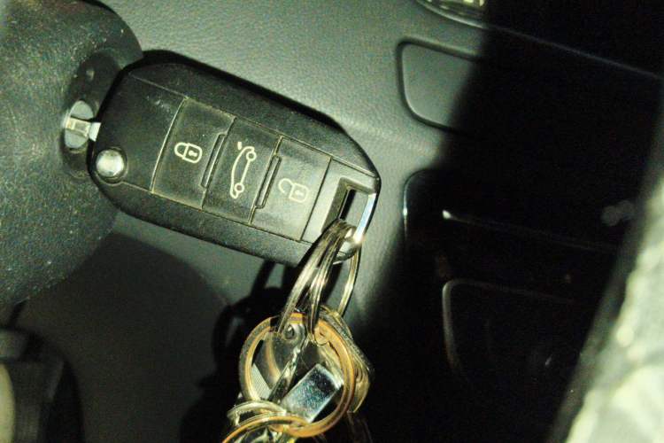 Used Peugeot 508 2013 2.0L 2nd Anniversary Edition with Automatic Sunroof – Classic Version Vehicle Key