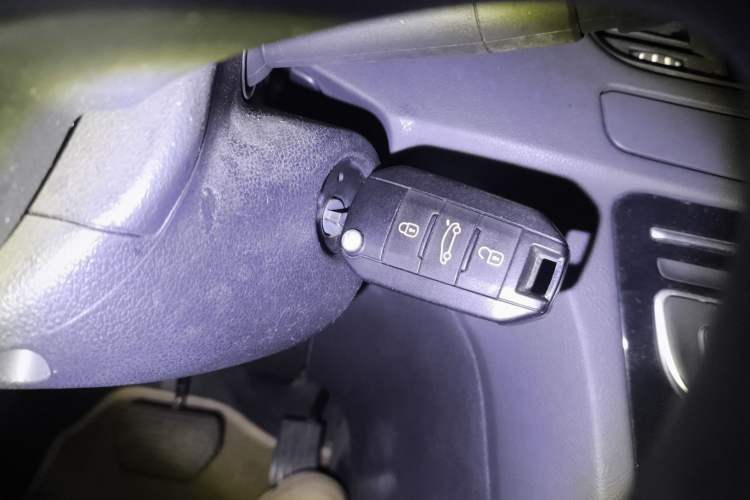 Used Peugeot 508 2013 2.0L 2nd Anniversary Edition with Automatic Sunroof – Classic Version Vehicle Key