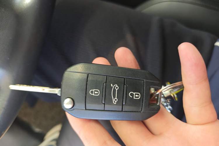 Used Peugeot 508 2013 2.0L 2nd Anniversary Edition Automatic Smart Enjoyment Version Vehicle Key