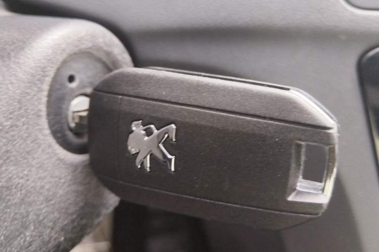 Used Peugeot 508 2013 2.0L 2nd Anniversary Edition with Automatic Sunroof – Classic Version Vehicle Key