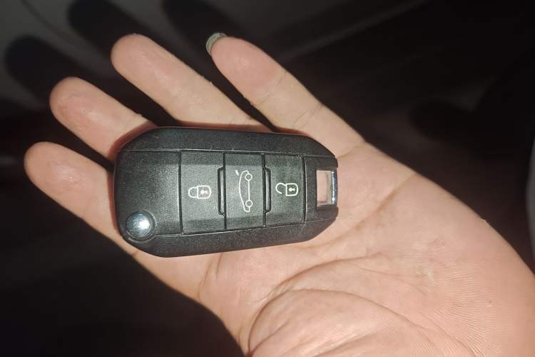 Used Peugeot 508 2013 2.0L 2nd Anniversary Edition with Automatic Sunroof – Classic Version Vehicle Key