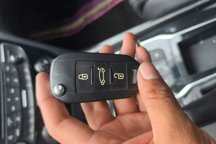 Used Peugeot 508 2013 2.0L 2nd Anniversary Edition with Automatic Sunroof – Classic Version Vehicle Key